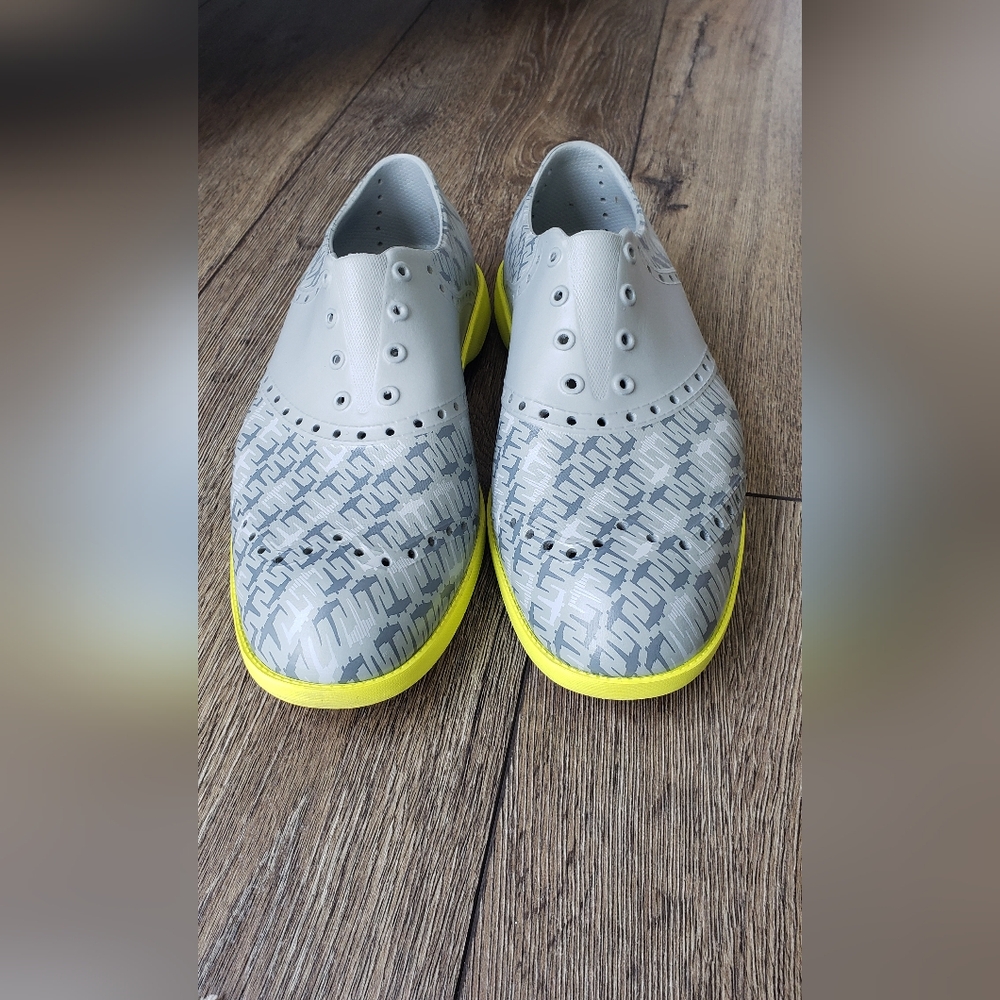 Biion golf shoes men size 7 or womens 9